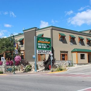 Creston Hotel & Suites